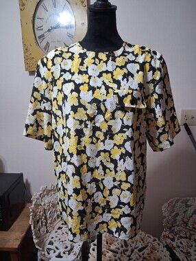 Black Floral Short-Sleeve Blouse with Yellow & White Flowers